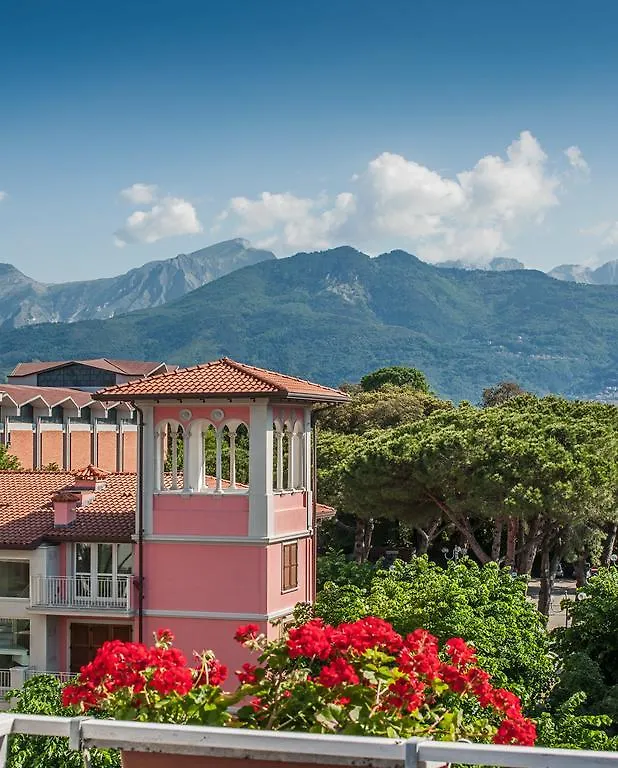 Hotel Scandinavia Marina di Massa 3*,  Italia