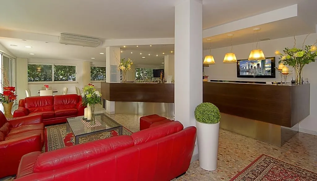 Hotel Scandinavia Marina di Massa 3*,  Italia